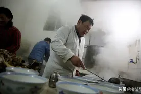 在一碗诱惑人的方城烩面面前，我根本不要吃相图片