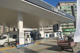 零售1吨汽油均赚2000！石油大鳄聚山东短兵相接 争抢民营加油站狼多肉少图片