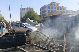 一辆卡车里能挤300人！难民拼死逃离阿富汗，塔利班已改邪归正？图片