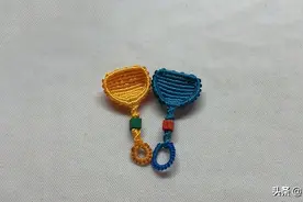手工绳编作品，带你学习如何绳编迷你簸箕钥匙链图片