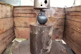 老外作死实验，用手雷挑战液压机，隔着屏幕都担心他的安危！视频封面