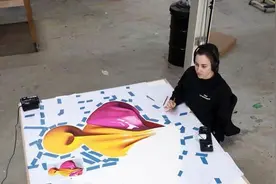 一幅超写实素描要画半个月，画废500根笔，才画出令人惊叹的效果图片
