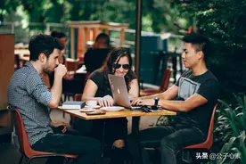 同事反目被迫辞职，后来却不再记恨，成年人可以讨厌却不翻脸图片