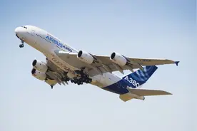 沙特王子买A380当私人飞机，在飞机里面装电梯和车库图片