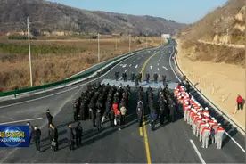延安南泥湾红色旅游道路建成通车图片