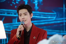 肖战过年忙不停，两台春晚大展歌喉，与六位人气女星合唱图片