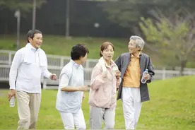 退休后，就别在同事群里发这三种消息了图片