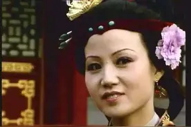 三更半夜，赵姨娘和贾政刚熄灯睡觉，她的丫环转身就进了怡红院图片