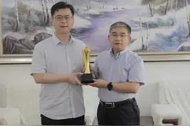 今年以来，山东这14位教师接连获国家级、省市级荣誉，来自同所大学!图片