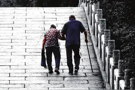 亲情的崩坏，从孝心被人“辜负”开始图片