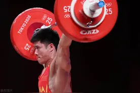 “鬼背”李发彬，金鸡独立夺金，破奥运会纪录，实现举重大满贯图片