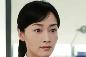 24岁主持央视春晚，35岁路金波净身出户求娶，赵子琪凭啥牛图片