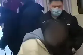 女子一心寻死，被闺蜜扇耳光：别再为离开心碎，也还好不是一个人图片