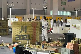 七个小时砌出迷你339“川2021熊猫塔”亮相第七届全国职工职业技能大赛决赛现场图片
