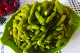盐水毛豆就要这样煮，才有滋有味，颜色翠绿，下酒菜就选它图片