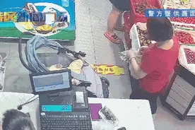 太过分！大妈不满婴儿车挡道，竟然掐伤婴儿图片