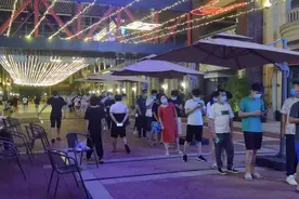 凌晨 郑州 我在核酸检测点做志愿者图片