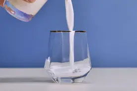 三聚氰胺事件12年后，你喝到的牛奶变得更安全了吗？图片