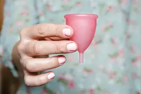 处女能不能用月经杯？正确使用有3个步骤，实现经期自由图片