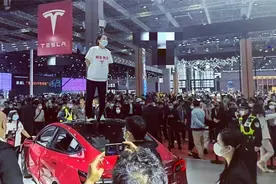 上海女车主遭网暴大呼委屈：搞不清事实就比人品，输家还是特斯拉图片