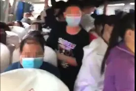 四环路上一辆超员34人营运大客车被沈阳公安现场查获图片