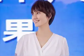 衬衫不要塞进裤子里了，看看袁泉、俞飞鸿怎么穿，气质显高级图片
