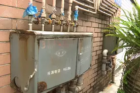 “他们不帮忙解决就是一味的让交钱”俩月水费近一万！业主：我是不会交的图片
