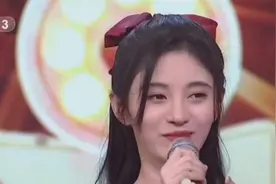 鞠婧祎春晚造型曝光，穿喜庆红裙亮相后，这颜值真实存在？图片