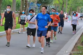 越南河内发布十三条防疫规定，严厉处罚违反者，最高可罚2000万盾图片