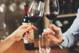 为什么红酒只倒3分之1杯？原来这么多讲究，网友：涨知识了图片