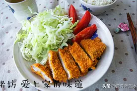 如何炸猪排才能外焦里嫩？日料大厨教你四步做经典日式猪排饭图片