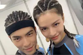 娱乐圈走散的兄弟姐妹？张新成撞脸喜洋洋，钟楚曦自认女版萧敬腾图片