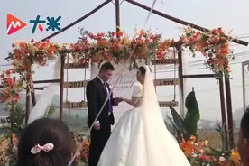 热闹又温馨！湖南浏阳95后女孩在自家稻田里办婚礼图片