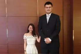 中国十大巨人，姚明在他们身边竟显矮！图片