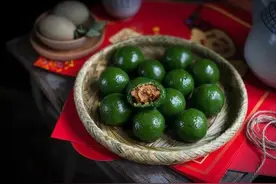 特色美食艾叶粑粑：又软又糯，把春天和大山的美滋味装到肚子里图片