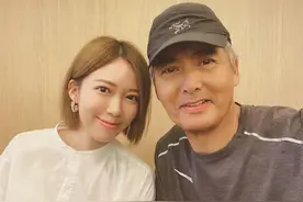 黄日华女儿漂亮又孝顺，周润发苗侨伟都疼爱她，为何31岁仍然单身图片