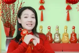 安徽台一姐周群近照好辣！穿紧身衣秀蚂蚁腰，手上戒指破婚变传闻图片