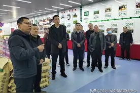 重庆市秀山县溶溪镇领导来我市考察图片