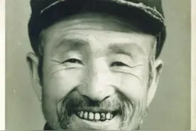 解放初，郭伍士在沂蒙寻“娘”九年，他跪着走向救命的母亲祖秀莲图片