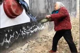 用盆泼墨画画？商丘82岁老太太泼墨成画走红网络图片