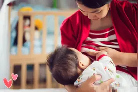 新生儿如何喂养？一天喂几次、喂多少？母乳、奶粉宝宝喂养全攻略图片