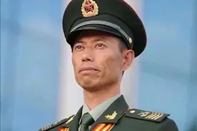 安徽兵王王忠心，参军34年仅初中学历，退伍后却享受正师级待遇图片
