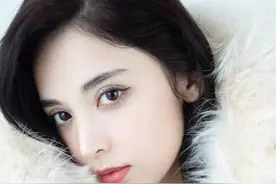 古丽扎娜的大长腿逆天了，长袜过膝亦显短，美出了新疆人的特点图片