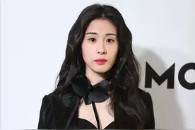 张碧晨该多笑一笑，穿黑衣还要"丧"着脸，看着没气质图片
