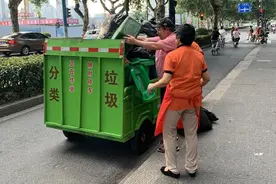 在婚宴在食堂在自助餐厅，这些浪费的场面真让人心痛图片