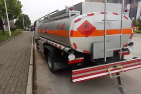 油罐车的后面，为什么总是拖着一条铁链？这样做有什么好处？图片