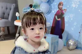 樊少皇妻子怒斥不良商家！女儿吃坏肚子还发烧，送医后仍难掩自责图片
