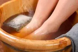 泡脚水里加上它们，这么多问题不吃药就调好了，太神奇图片