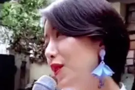 李亚鹏与女友遇感情危机？女方发文显伤感，在酒吧驻唱忙赚钱图片