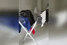 小区多个民宅私改群租房，满屋都是上下铺...图片